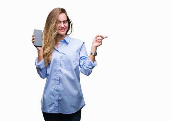 Genç Güzel Sarışın Kadın Gösteren Ekran Smartphone Üzerinde Izole Arka — Stok fotoğraf