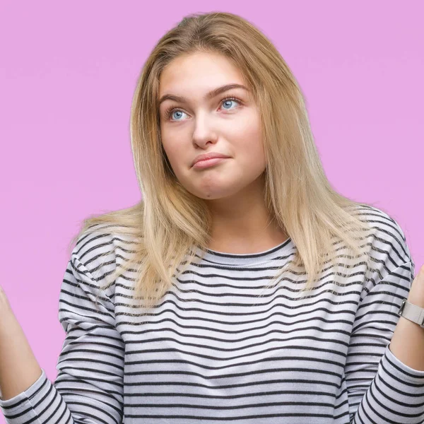 Giovane Donna Caucasica Sfondo Isolato Espressione Indiscreta Confusa Con Braccia — Foto Stock