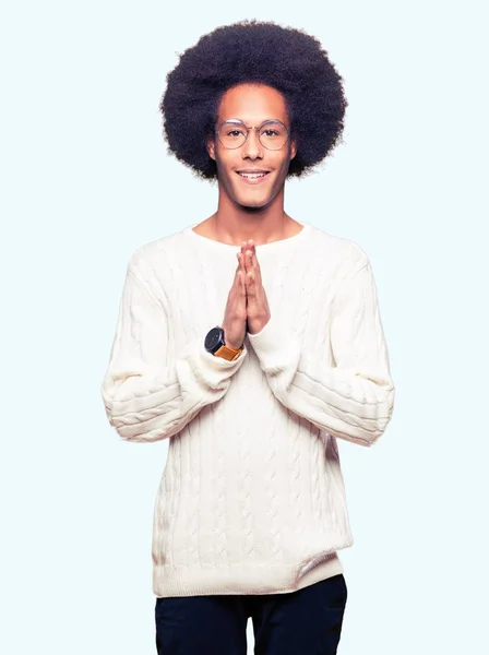 Jeune Homme Afro Américain Avec Les Cheveux Afro Portant Des — Photo