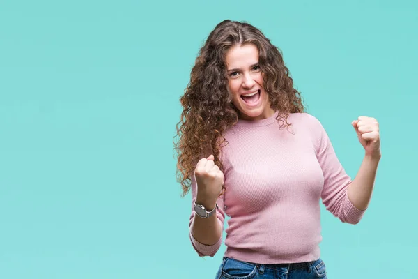 Mooie Brunette Krullend Haar Jong Meisje Roze Trui Dragen Geïsoleerde — Stockfoto