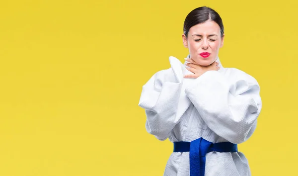 Jovem Mulher Bonita Vestindo Uniforme Kimono Karatê Sobre Fundo Isolado — Fotografia de Stock