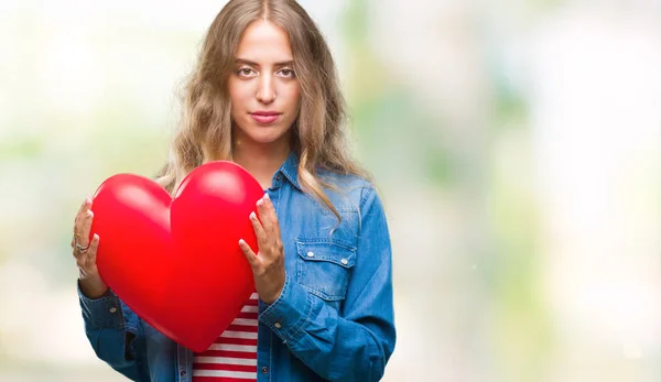 Linda Jovem Loira Segurando Coração Valentine Sobre Fundo Isolado Com — Fotografia de Stock
