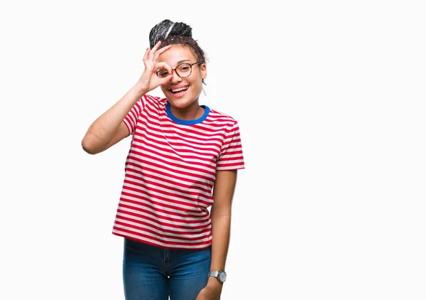 Joven Chica Afroamericana Trenzada Pelo Usando Gafas Sobre Fondo Aislado — Foto de Stock
