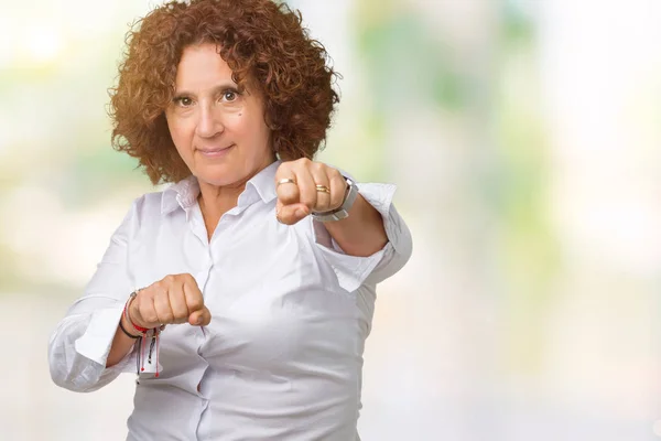 Schöne Seniorin Mittleren Alters Geschäftsfrau Über Isolierten Hintergrund Faustschlag Kämpfen — Stockfoto