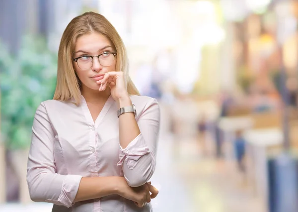 Joven Mujer Negocios Caucásica Con Gafas Sobre Fondo Aislado Con —  Fotos de Stock