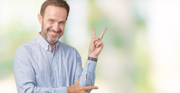 Guapo Mediana Edad Elegante Hombre Mayor Sobre Fondo Aislado Sonriendo —  Fotos de Stock