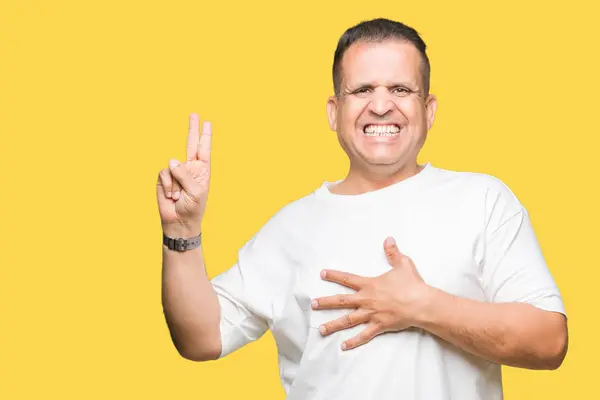 Middelbare Leeftijd Arabische Man Wearig Wit Shirt Geïsoleerd Background Swearing — Stockfoto