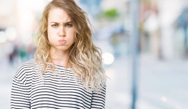 Schöne Junge Blonde Frau Trägt Streifen Pullover Über Isoliertem Hintergrund — Stockfoto