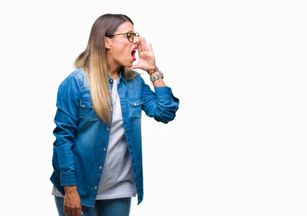 Young Beautiful Woman Wearing Glasses Isolated Background Shouting Screaming Loud — Stock Photo, Image