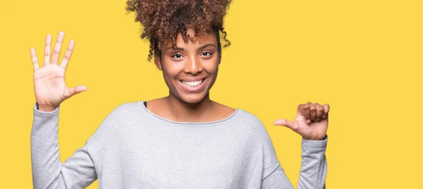 Mooie Jonge Afro Amerikaanse Vrouw Geïsoleerde Achtergrond Weergeven Met Vingers — Stockfoto