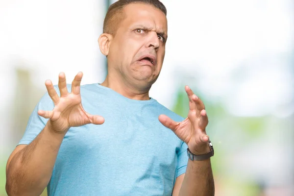 Homem Árabe Meia Idade Vestindo Camiseta Azul Sobre Fundo Isolado — Fotografia de Stock