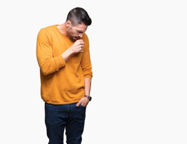 Yakışıklı delikanlı duygu hasta ve soğuk veya bronşit için semptom olarak öksürük izole arka plan üzerinde. Sağlık kavramı.