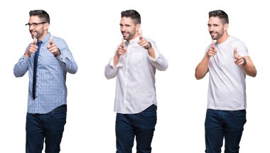 Yakışıklı iş adamı için fotoğraf makinesi ile mutlu ve komik yüz parmakları işaret beyaz izole arka plan üzerinde kolaj. İyi enerji ve vibes.