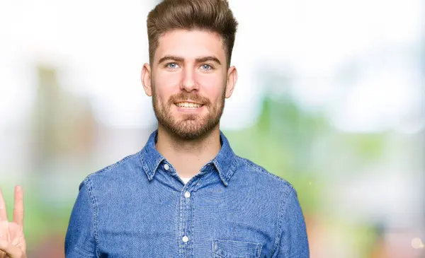 Joven Hombre Guapo Rubio Con Camisa Vaquera Casual Mostrando Apuntando — Foto de Stock