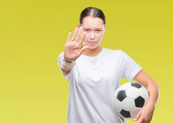 Νεαρή Όμορφη Γυναίκα Καυκάσιος Κρατώντας Ποδόσφαιρο Μπάλα Ποδοσφαίρου Πάνω Από — Φωτογραφία Αρχείου