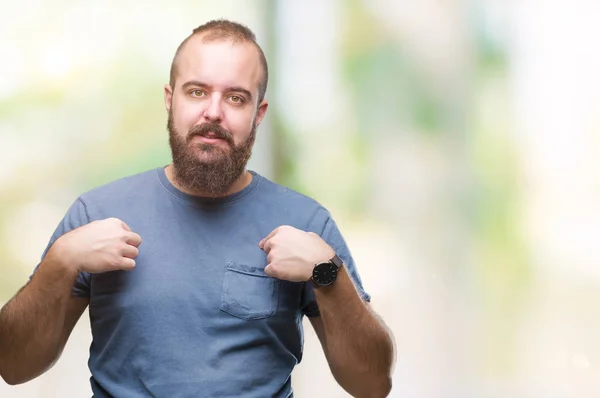 Joven Hombre Hipster Caucásico Sobre Fondo Aislado Mirando Confiado Con —  Fotos de Stock