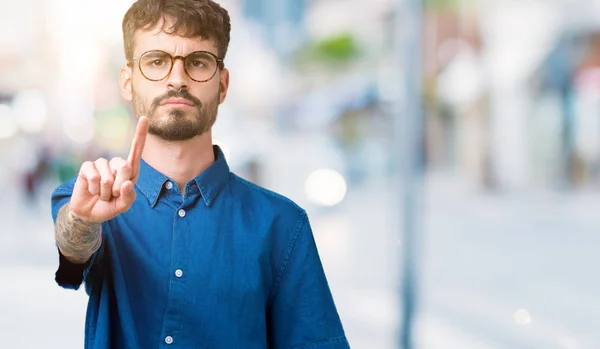 Junger Gutaussehender Mann Mit Brille Über Isoliertem Hintergrund Der Mit — Stockfoto