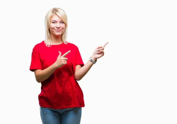 Joven Hermosa Mujer Rubia Vistiendo Camiseta Roja Sobre Fondo Aislado —  Fotos de Stock