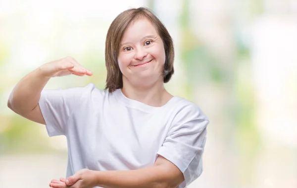 Молодая Взрослая Женщина Синдромом Дауна Изолированном Фоне Жестикулирует Руками Показывая — стоковое фото