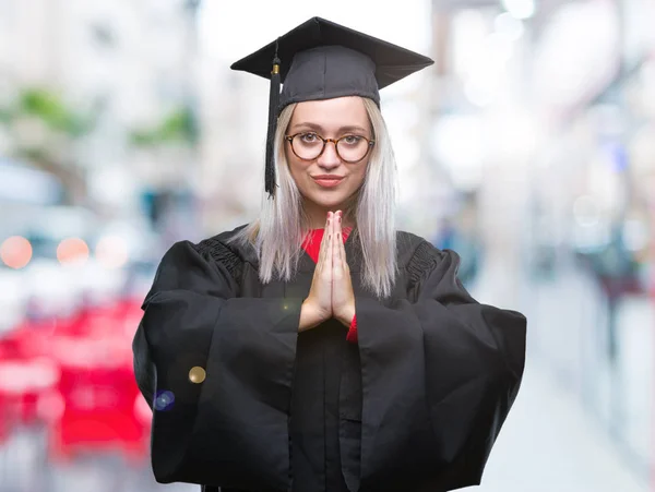 Mujer Rubia Joven Con Uniforme Graduado Sobre Fondo Aislado Rezando —  Fotos de Stock