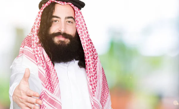 Arabian Business Man Long Hair Wearing Traditional Keffiyeh Scarf Smiling — Stock Photo, Image