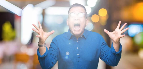 Hombre Árabe Mediana Edad Con Gafas Sobre Fondo Aislado Celebrando —  Fotos de Stock