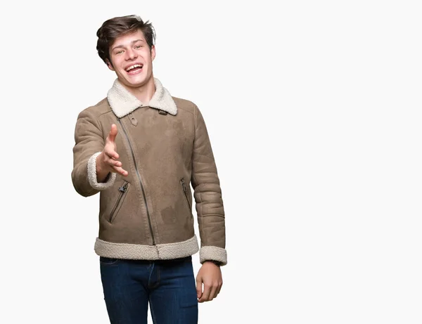 Joven Hombre Guapo Con Abrigo Invierno Sobre Fondo Aislado Sonriendo — Foto de Stock