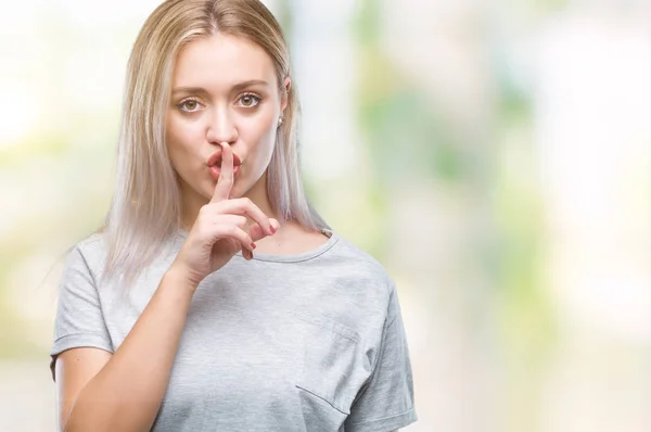 Jonge Blonde Vrouw Geïsoleerde Achtergrond Vragen Stil Met Vinger Lippen — Stockfoto