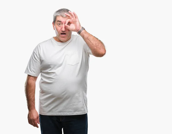 Gutaussehender Älterer Mann Mit Isoliertem Hintergrund Der Mit Überraschtem Gesicht — Stockfoto