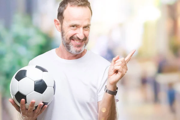 Edad Media Hoary Hombre Mayor Sosteniendo Pelota Fútbol Sobre Fondo — Foto de Stock