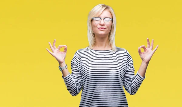 Junge Schöne Blonde Frau Mit Brille Über Isoliertem Hintergrund Entspannen — Stockfoto