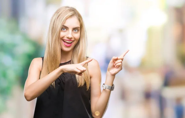 Jovem Linda Loira Azul Olhos Mulher Sobre Fundo Isolado Sorrindo — Fotografia de Stock