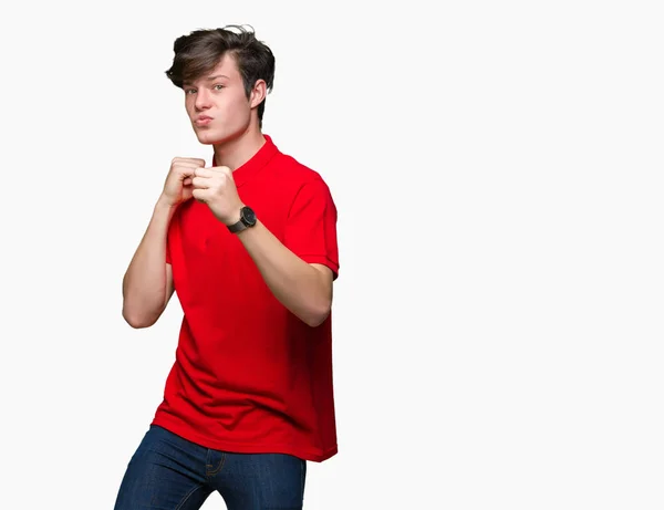 Joven Hombre Guapo Vistiendo Camiseta Roja Sobre Fondo Aislado Listo —  Fotos de Stock