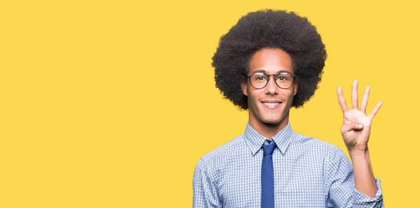 Jonge Afro Amerikaanse Zakenman Met Afro Haar Bril Tonen Met — Stockfoto