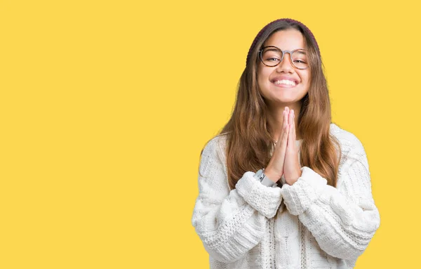 Joven Hermosa Morena Hipster Mujer Con Gafas Sombrero Invierno Sobre —  Fotos de Stock