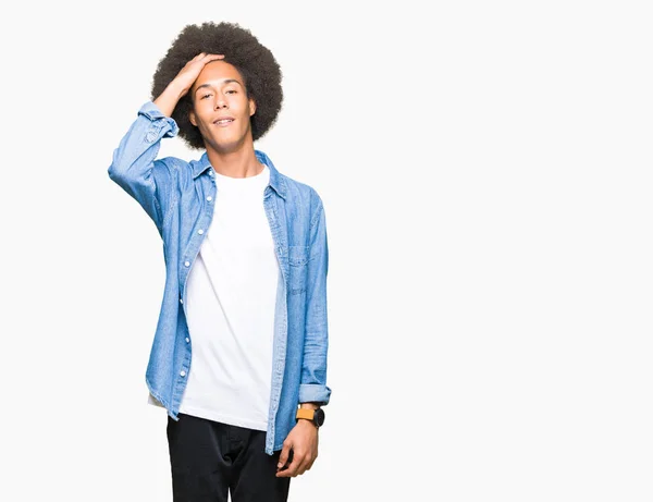 Giovane Uomo Afro Americano Con Capelli Afro Sorridente Fiducioso Toccando — Foto Stock