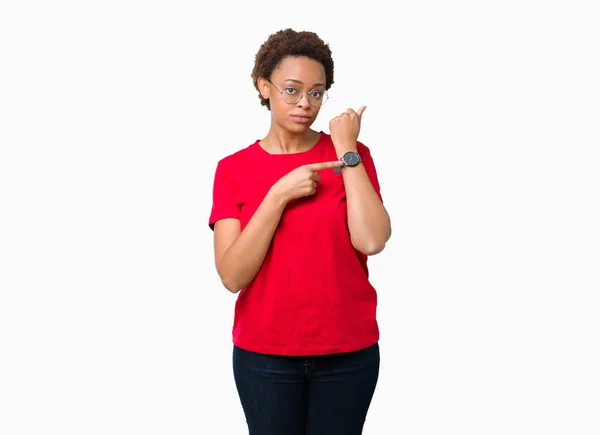 Gyönyörű Fiatal Afrikai Amerikai Szemüveg Viselése Alatt Elszigetelt Háttér Ban — Stock Fotó