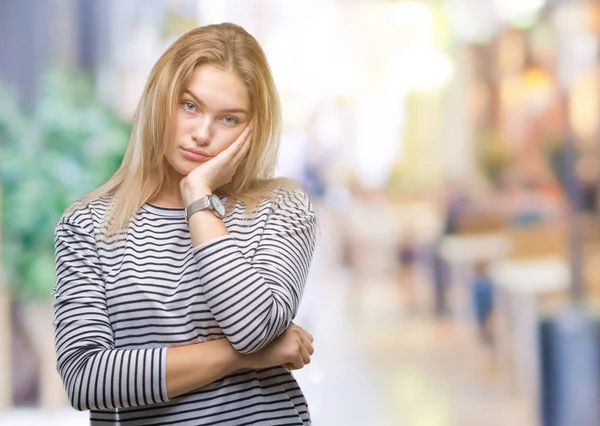 Mujer Caucásica Joven Sobre Fondo Aislado Pensando Que Parece Cansado —  Fotos de Stock