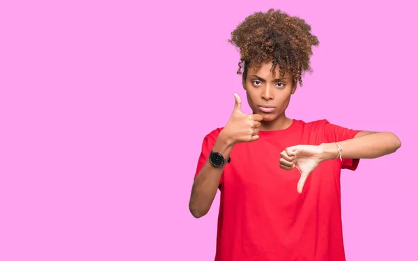 Beautiful Young African American Woman Isolated Background Doing Thumbs Disagreement — Stock Photo, Image