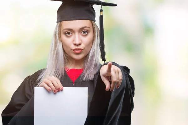Unga Blonda Kvinnan Bär Graduate Enhetliga Innehav Grad Över Isolerade — Stockfoto