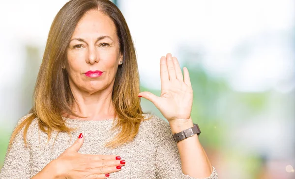 Mooie Middelbare Leeftijd Vrouw Mode Trui Dragen Vloeken Met Hand — Stockfoto