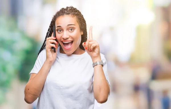 Jonge Gevlochten Haar Afrikaanse Amerikaans Meisje Weergegeven Bellen Smartphone Geïsoleerde — Stockfoto