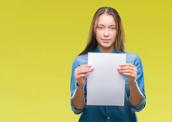 Young Caucasian Woman Holding Blank Paper Sheet Isolated Background Confident — Stock Photo, Image