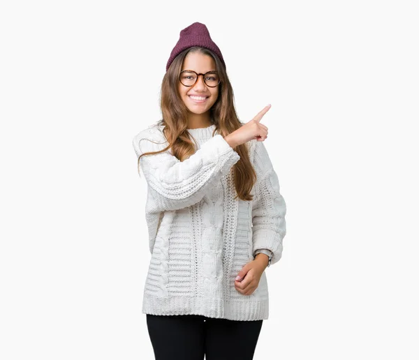 Junge Schöne Brünette Hipsterfrau Mit Brille Und Wintermütze Über Isoliertem — Stockfoto