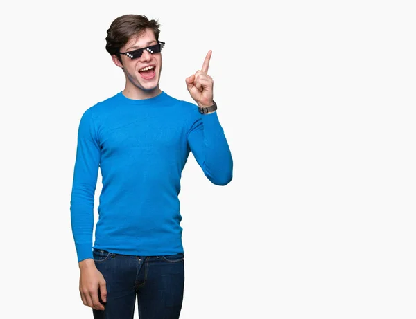 Mladý Muž Nosí Legrační Thug Life Brýle Nad Izolované Pozadí — Stock fotografie