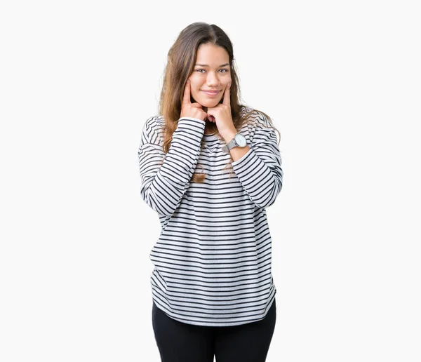 Jonge Mooie Brunette Vrouw Dragen Strepen Trui Geïsoleerd Background Smiling — Stockfoto