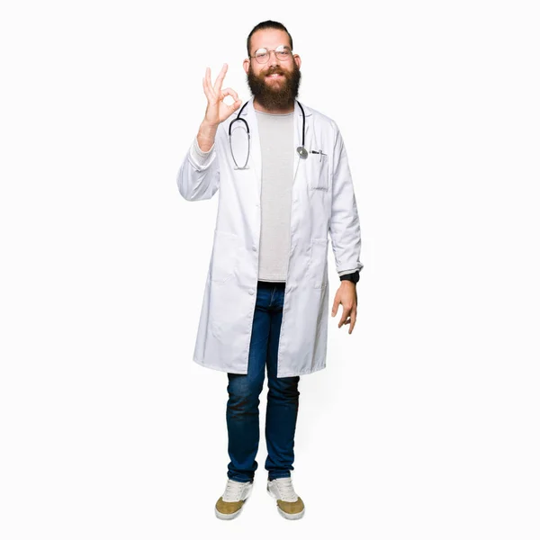 Young Blond Doctor Man Beard Wearing Medical Coat Smiling Positive — Stock Photo, Image