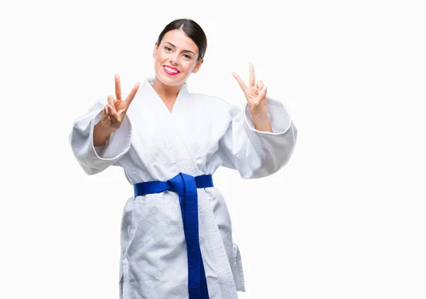 Jovem Mulher Bonita Vestindo Uniforme Kimono Karatê Sobre Fundo Isolado — Fotografia de Stock