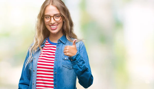 Hermosa Mujer Rubia Joven Con Gafas Sobre Fondo Aislado Haciendo — Foto de Stock