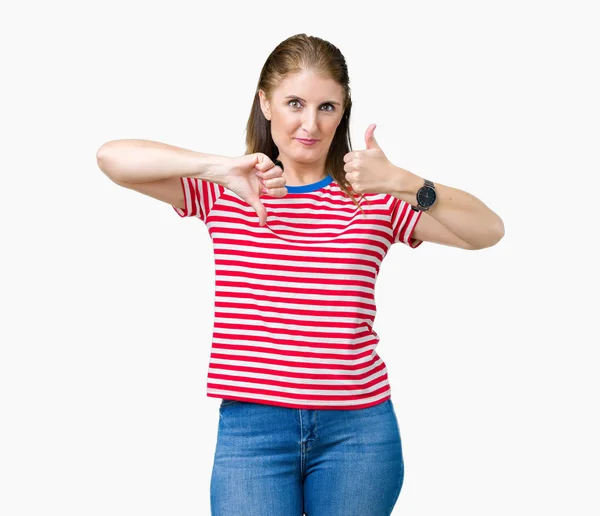 Reife Frau Mittleren Alters Lässigem Shirt Über Isoliertem Hintergrund Daumen — Stockfoto